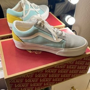 Pastel women’s 8 Vans sneakers